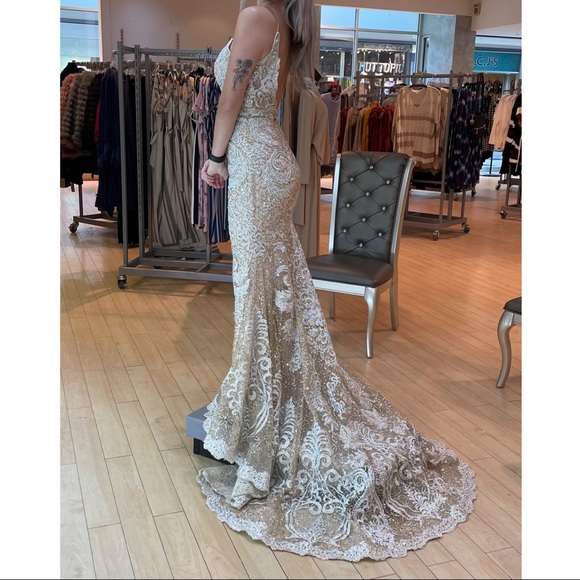 Prom dress size 2, long with trail, gold/champagne - Picture 3 of 7